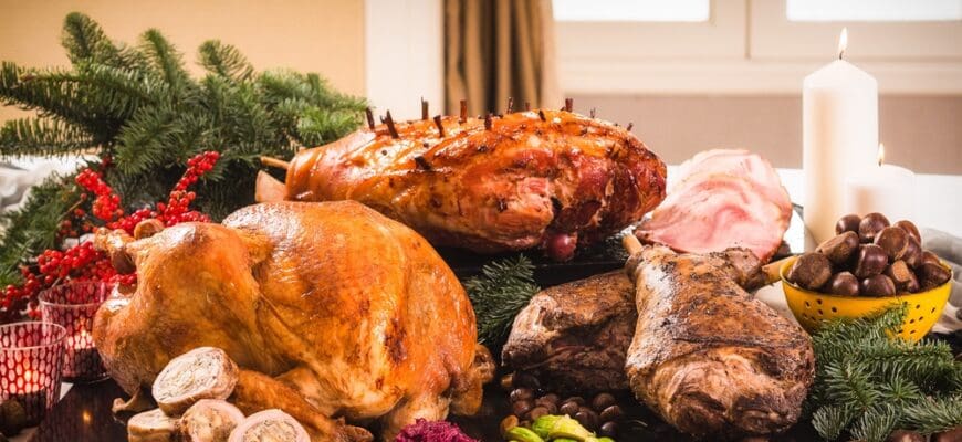 Festive,Platter,Of,Whole,Roasted,Turkey,,Glazed,Ham,Hock,And